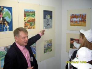Фото к Открылась выставка рисунка «Зелёная планета глазами детей»