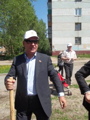 Фото к Атомщики и экологи заложили Аллею Славы
