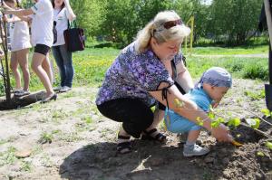 Фото к Атомщики и экологи заложили Аллею Славы