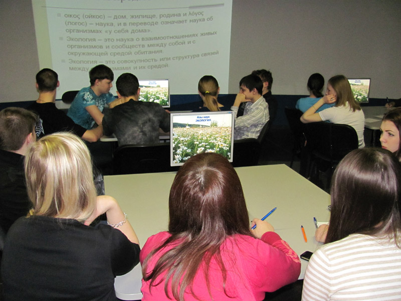 Фото к «Азы наук» в томском Информационном центре по атомной энергии