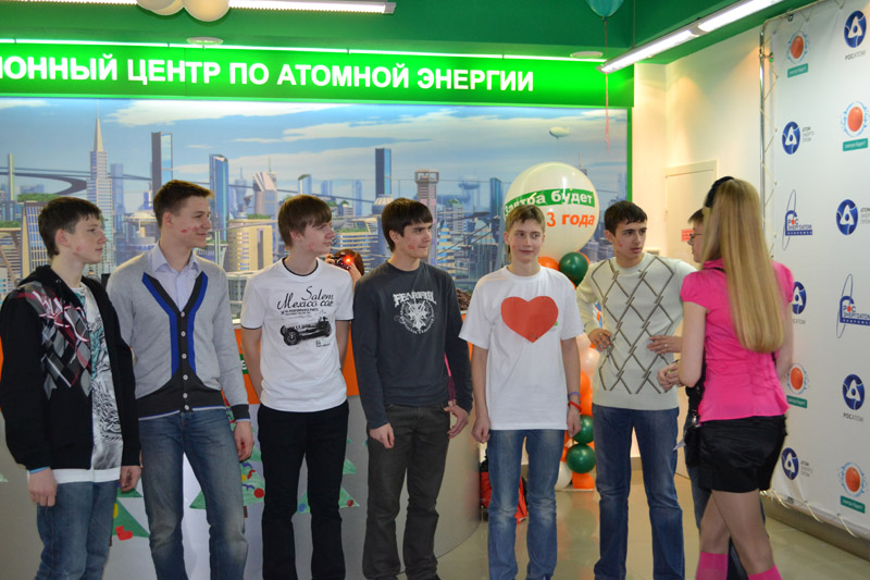 Фото к В День Святого Валентина волонтеры признались в любви Информационному центру по атомной энергии
