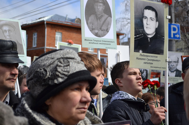Фото к Волонтеры Информационного центра по атомной энергии в рядах «Бессмертного Полка»