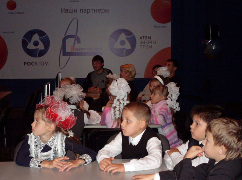 Фото к В информационном центре по атомной энергии Томска стартовал проект «Дни знаний об СХК»
