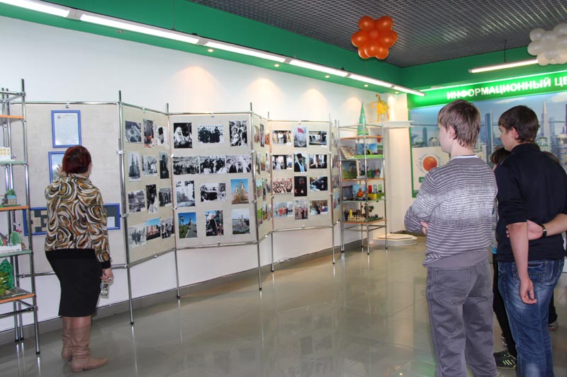 Фото к В томском информационном центре по атомной энергии открылась выставка фотографий «Храм Владимирской иконы Божией Матери».