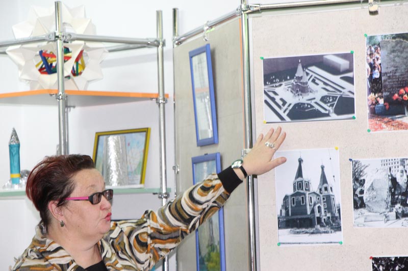 Фото к В томском информационном центре по атомной энергии открылась выставка фотографий «Храм Владимирской иконы Божией Матери».