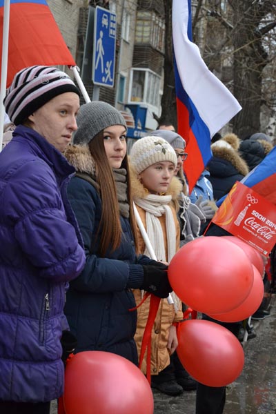 Фото к Волонтеры и партнеры информационного центра по атомной энергии на эстафете Олимпийского огня