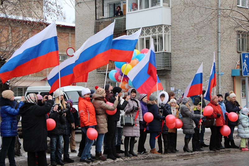 Фото к Волонтеры и партнеры информационного центра по атомной энергии на эстафете Олимпийского огня