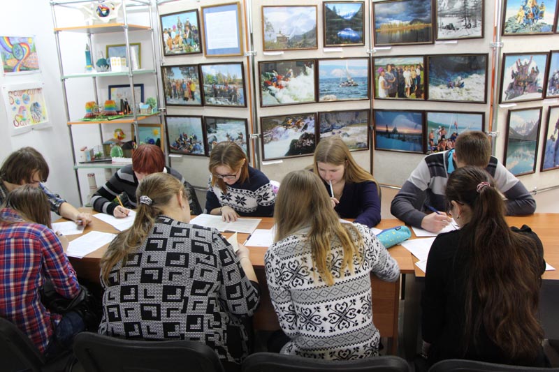 Фото к Олимпиада по основам правовых знаний прошла в  томском информационном центре по атомной энергии