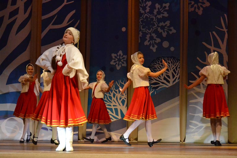 Фото к «Атомный» Дед Мороз и волонтеры информационного центра по атомной энергии приняли участие в организации и проведении гала-концерта фестиваля-конкурса «Рождественская сказка»