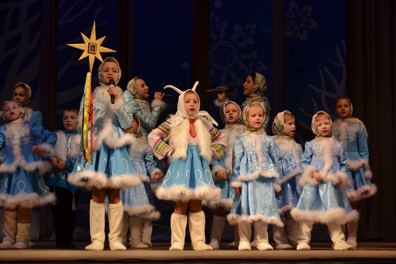 Фото к «Атомный» Дед Мороз и волонтеры информационного центра по атомной энергии приняли участие в организации и проведении гала-концерта фестиваля-конкурса «Рождественская сказка»