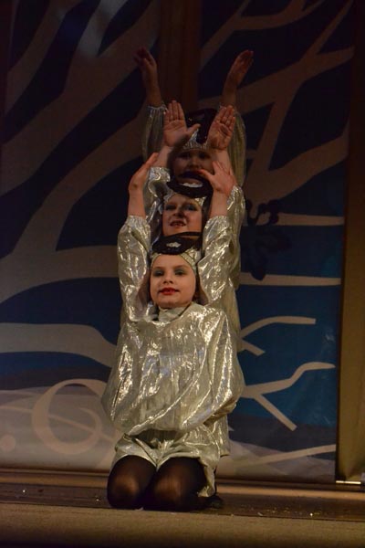 Фото к «Атомный» Дед Мороз и волонтеры информационного центра по атомной энергии приняли участие в организации и проведении гала-концерта фестиваля-конкурса «Рождественская сказка»