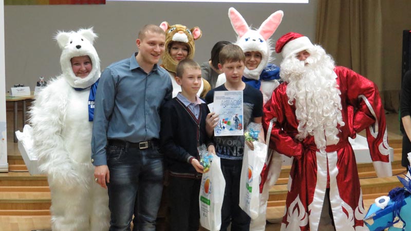 Фото к «Атомный» Дед Мороз принял участие в зимней робо-олимпиаде