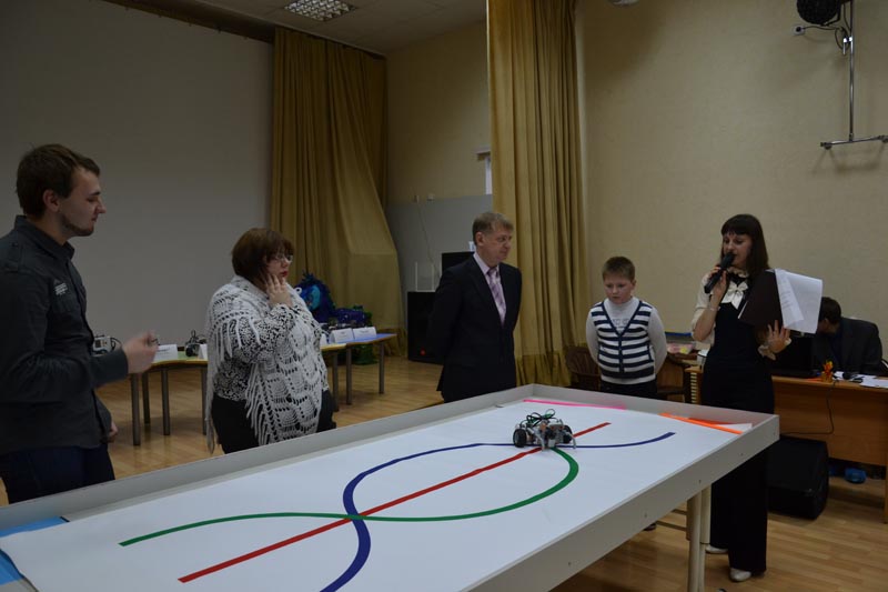 Фото к «Атомный» Дед Мороз принял участие в зимней робо-олимпиаде