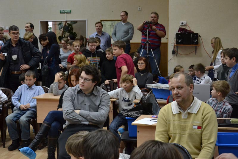 Фото к «Атомный» Дед Мороз принял участие в зимней робо-олимпиаде