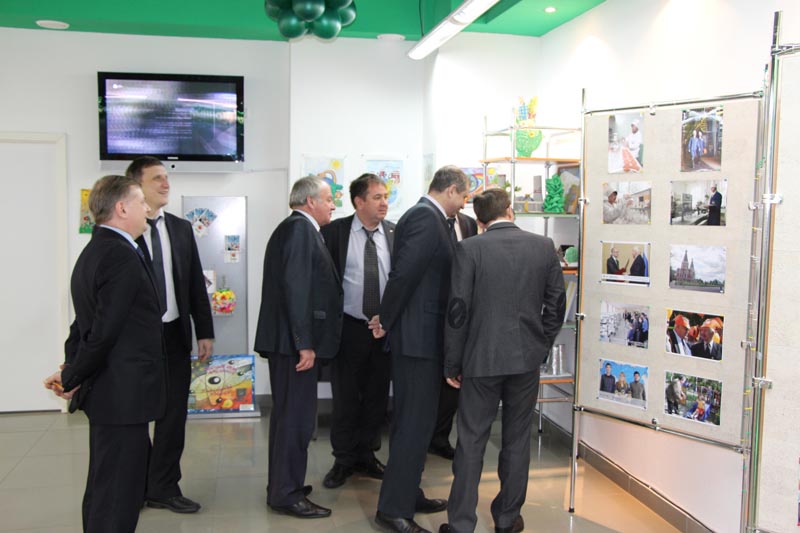 Фото к Делегация Ангарского электролизного химического комбината посетила информационный центр по атомной энергии Томска