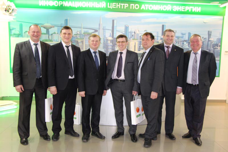 Фото к Делегация Ангарского электролизного химического комбината посетила информационный центр по атомной энергии Томска