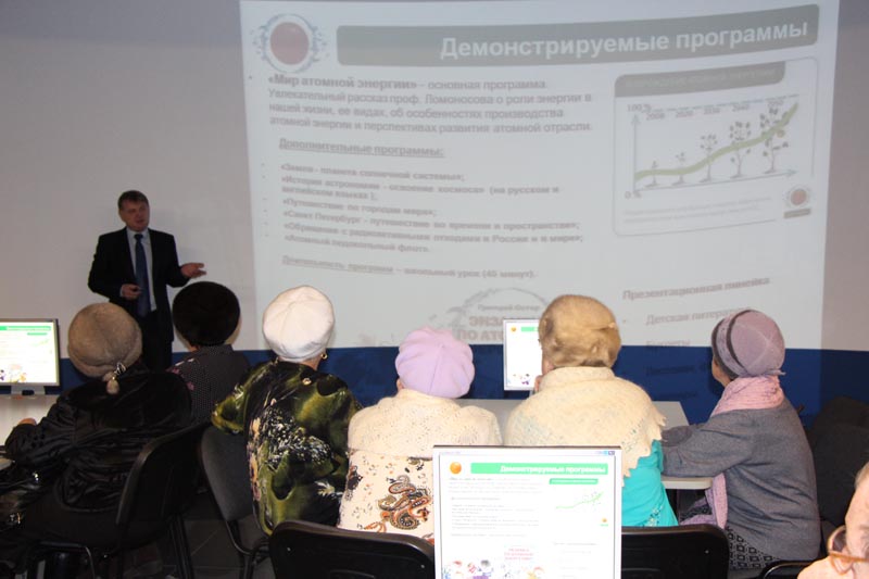 Фото к Первыми посетителями информационного центра по атомной энергии Томска в рамках Дня Российской науки стали ветераны СХК