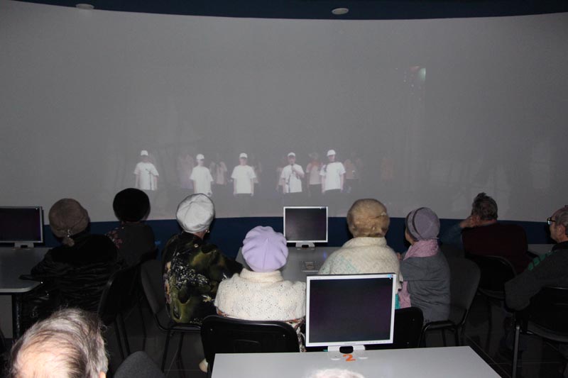 Фото к Первыми посетителями информационного центра по атомной энергии Томска в рамках Дня Российской науки стали ветераны СХК