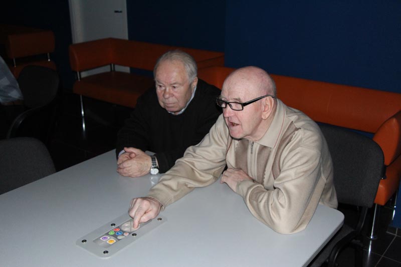 Фото к Первыми посетителями информационного центра по атомной энергии Томска в рамках Дня Российской науки стали ветераны СХК