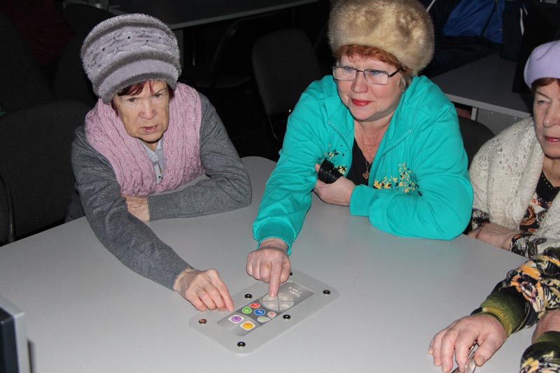 Фото к Первыми посетителями информационного центра по атомной энергии Томска в рамках Дня Российской науки стали ветераны СХК