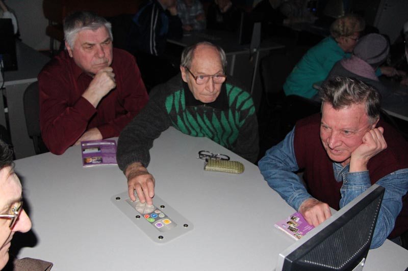 Фото к Первыми посетителями информационного центра по атомной энергии Томска в рамках Дня Российской науки стали ветераны СХК