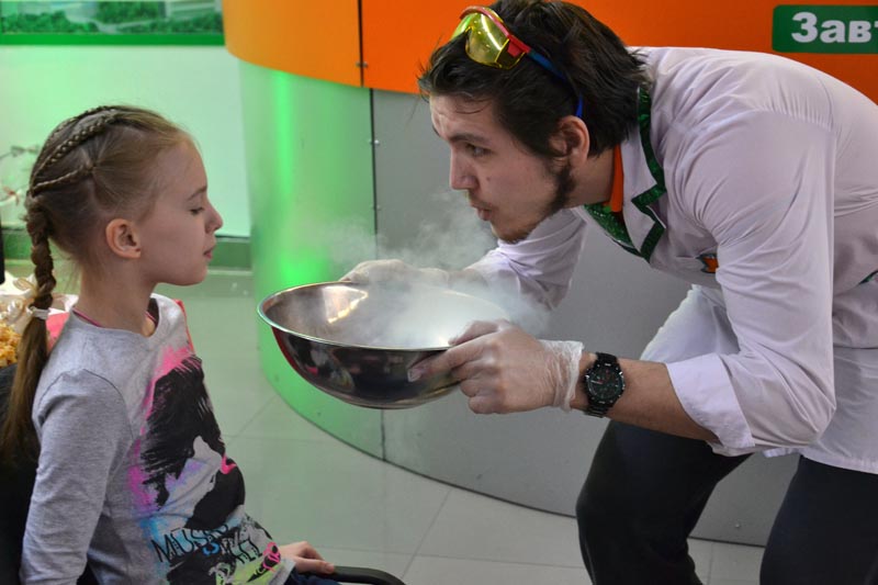 Фото к Респект науке! В информационном центре по атомной энергии Томска состоялся научный семейный праздник