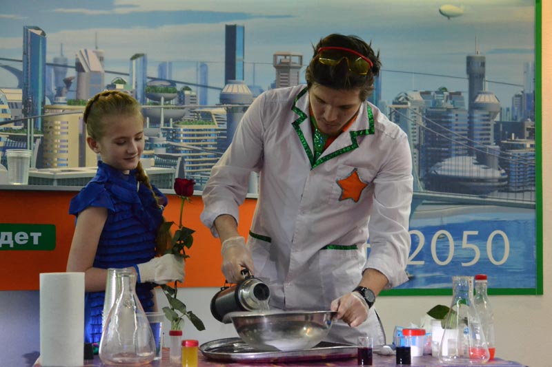 Фото к Респект науке! В информационном центре по атомной энергии Томска состоялся научный семейный праздник