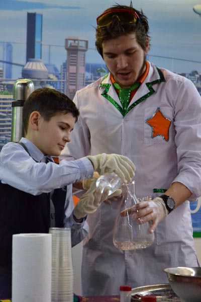 Фото к Респект науке! В информационном центре по атомной энергии Томска состоялся научный семейный праздник