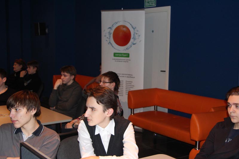 Фото к Томские и северские школьники стали участниками онлайн-лекции компании Google в информационном центре по атомной энергии