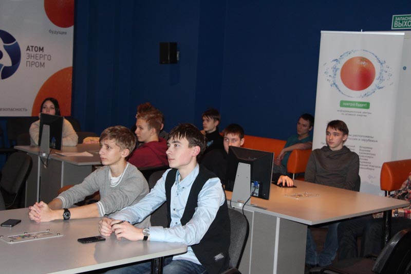 Фото к Томские и северские школьники стали участниками онлайн-лекции компании Google в информационном центре по атомной энергии