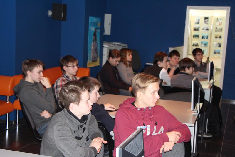 Фото к Томские и северские школьники стали участниками онлайн-лекции компании Google в информационном центре по атомной энергии