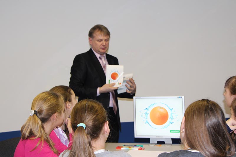 Фото к В томском информационном центре состоялся мастер-класс по созданию социальной рекламы «Мы за мирный атом»