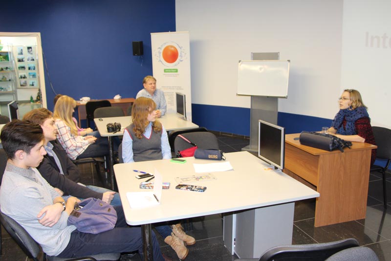 Фото к Цикл семинаров и мастер-классов IT-школы ТГАСУ стартовал в информационном центре по атомной энергии Томска