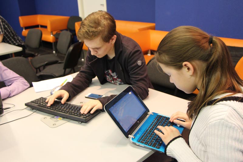 Фото к В Томском информационном центре стартовал проект «Школа юного Веб-программиста»