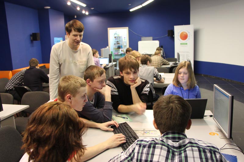 Фото к В Томском информационном центре стартовал проект «Школа юного Веб-программиста»
