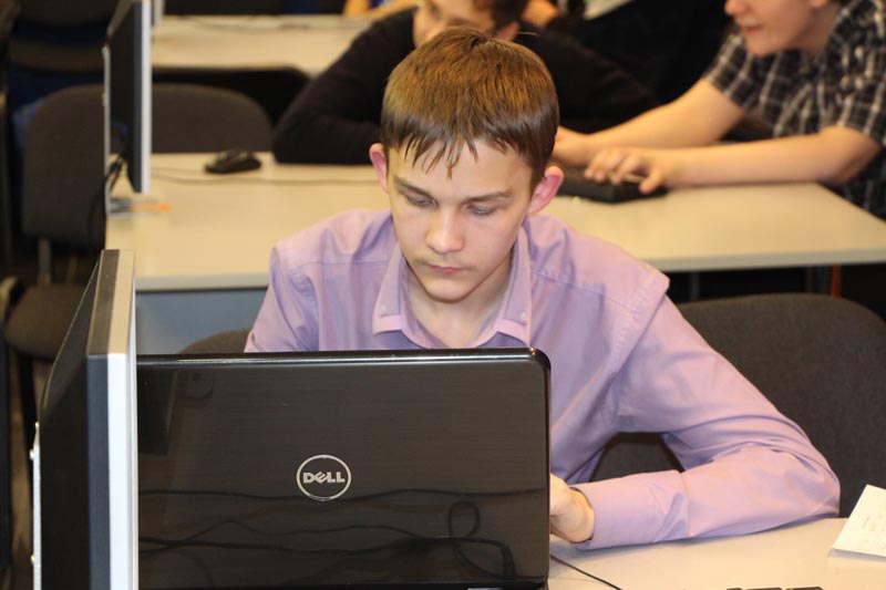 Фото к В Томском информационном центре стартовал проект «Школа юного Веб-программиста»