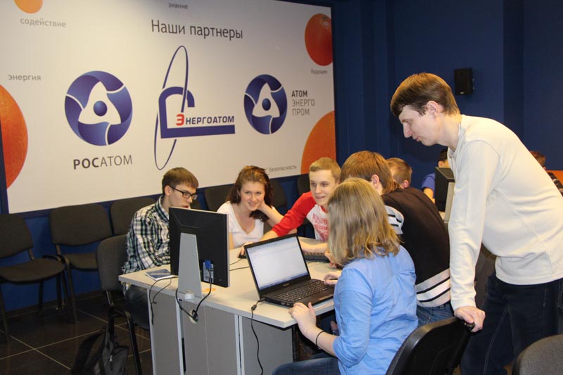 Фото к В Томском информационном центре стартовал проект «Школа юного Веб-программиста»