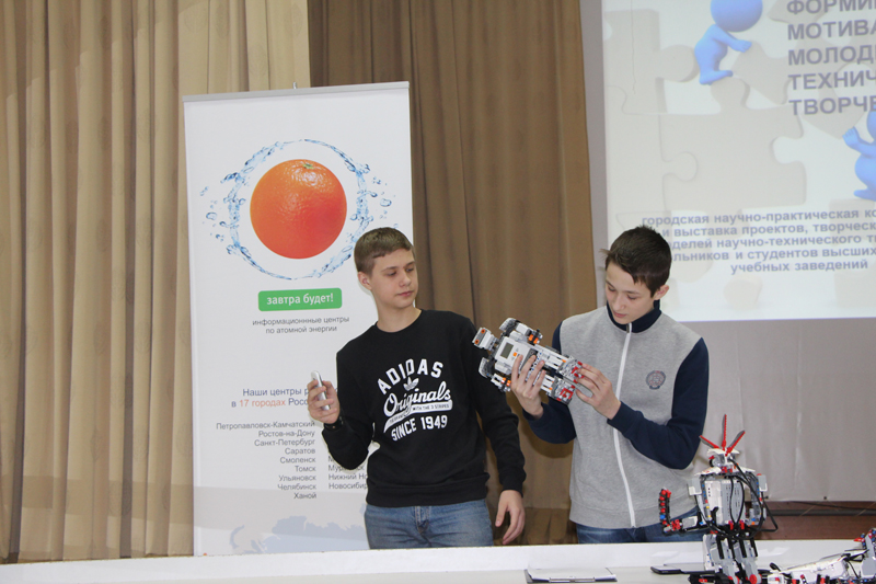 Фото к Премьера робо-спектакля состоялась на конференции по робототехнике в Томске