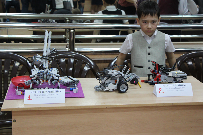 Фото к Премьера робо-спектакля состоялась на конференции по робототехнике в Томске