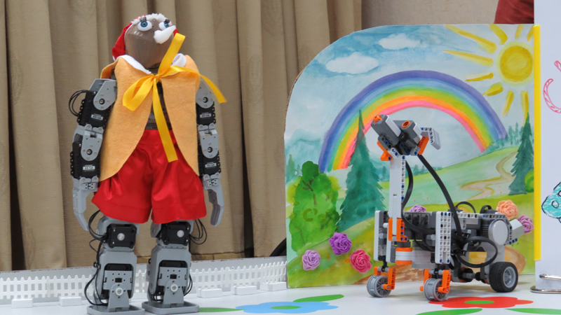 Фото к Премьера робо-спектакля состоялась на конференции по робототехнике в Томске