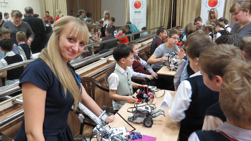 Фото к Премьера робо-спектакля состоялась на конференции по робототехнике в Томске