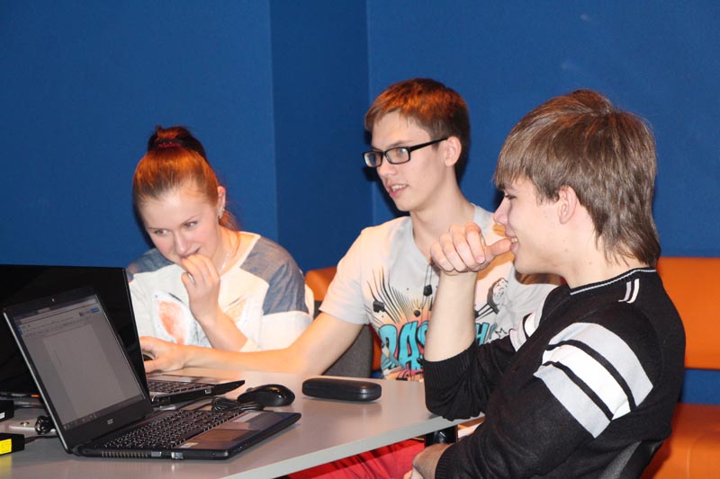 Фото к В Информационном центре по атомной энергии Томска школьники познакомились с облачными технологиями Гугла 