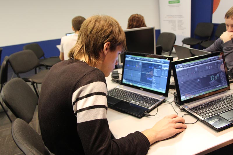 Фото к В Информационном центре по атомной энергии Томска школьники познакомились с 3Д-моделированием