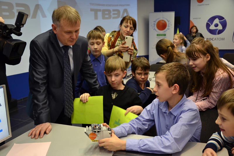 Фото к В информационном центре по атомной энергии Томска состоялся Вечер Робоискусств