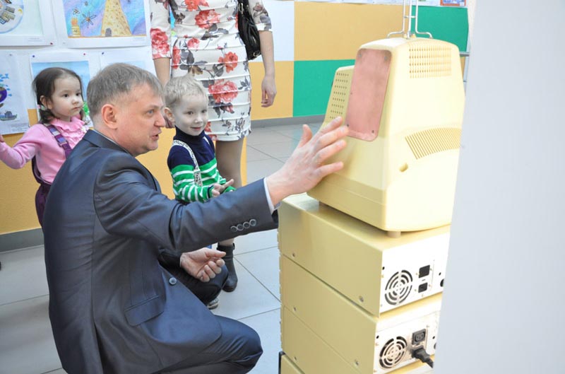 Фото к В информационном центре по атомной энергии Томска состоялся Вечер Робоискусств