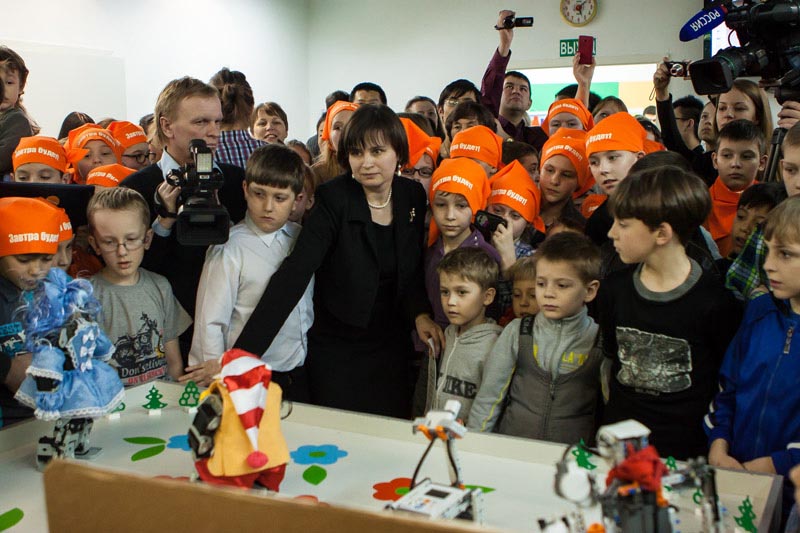 Фото к В информационном центре по атомной энергии Томска состоялся Вечер Робоискусств