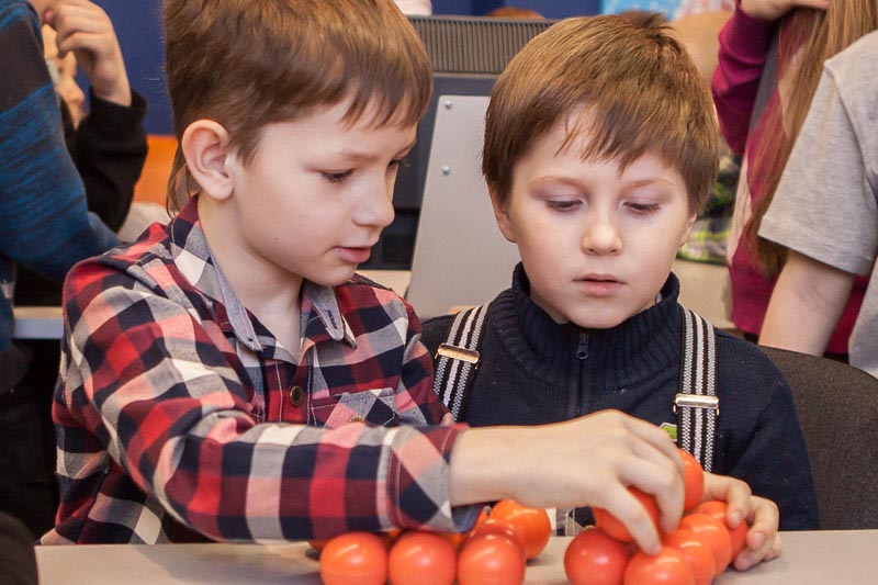 Фото к В информационном центре по атомной энергии Томска состоялся Вечер Робоискусств