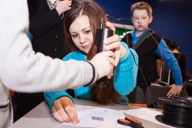 Фото к В информационном центре по атомной энергии Томска состоялся Вечер Робоискусств