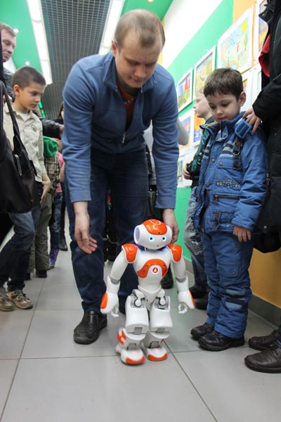 Фото к В информационном центре по атомной энергии Томска состоялся Вечер Робоискусств