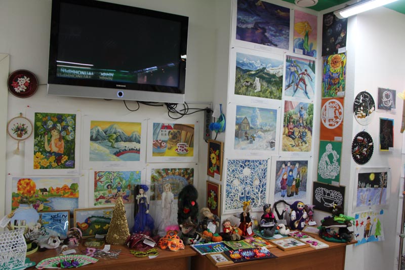 Фото к В информационном центре по атомной энергии открылась выставка творческих работ «Детство без границ»
